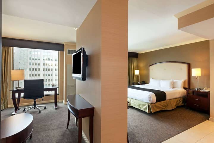Room 15 of 76