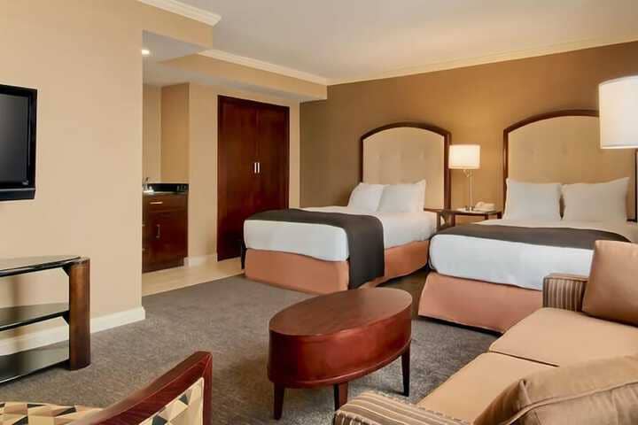 Room 5 of 76
